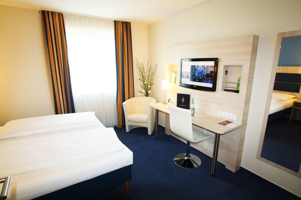 Hotel Roedelheimer Hof - Am Wasserturm Frankfurt am Main Bagian luar foto