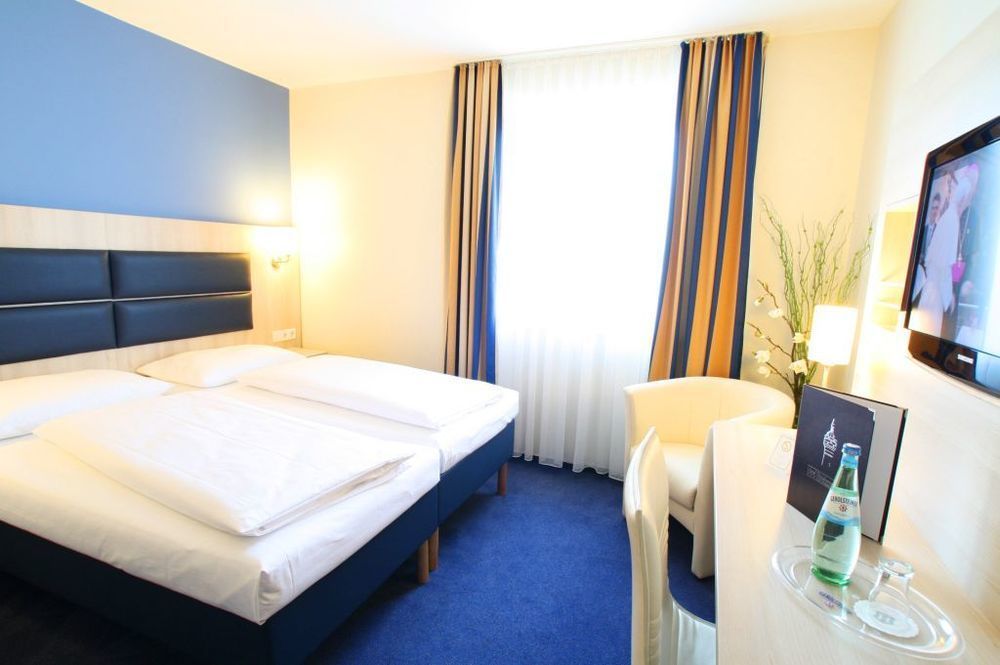 Hotel Roedelheimer Hof - Am Wasserturm Frankfurt am Main Bagian luar foto