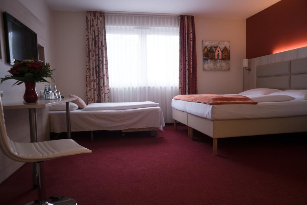Hotel Roedelheimer Hof - Am Wasserturm Frankfurt am Main Ruang foto