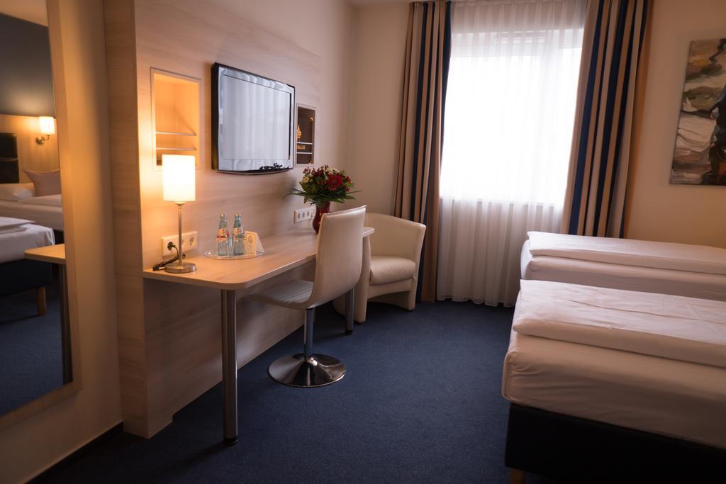 Hotel Roedelheimer Hof - Am Wasserturm Frankfurt am Main Ruang foto