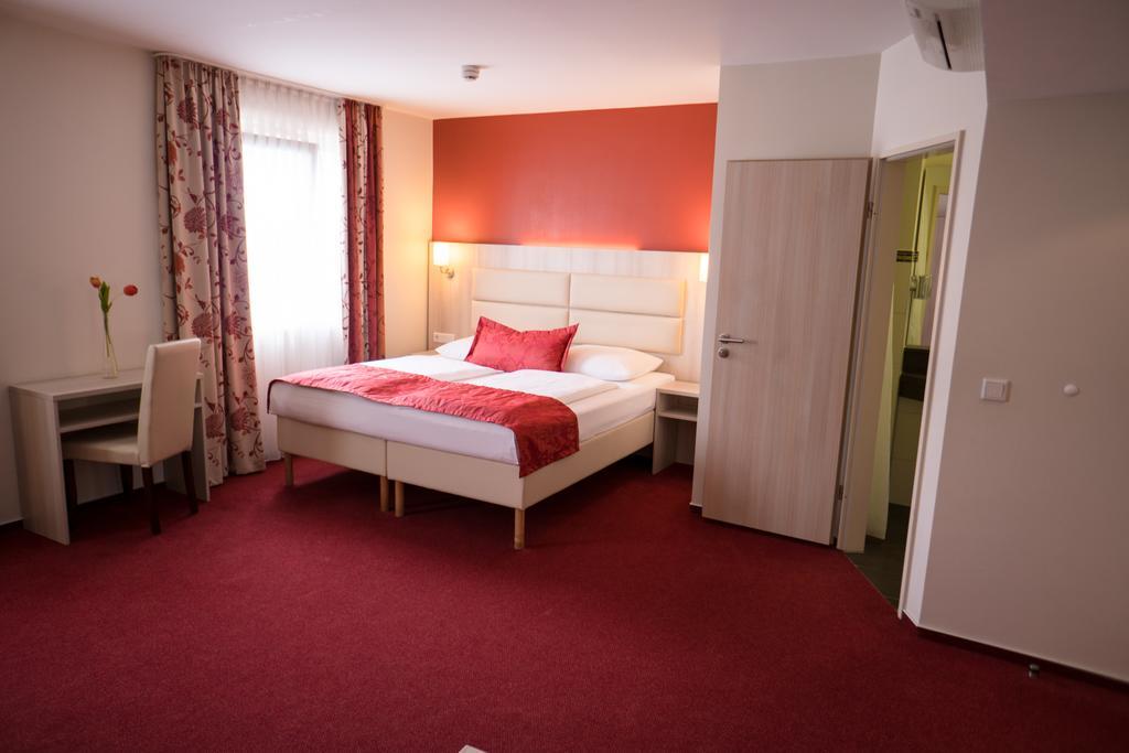 Hotel Roedelheimer Hof - Am Wasserturm Frankfurt am Main Ruang foto