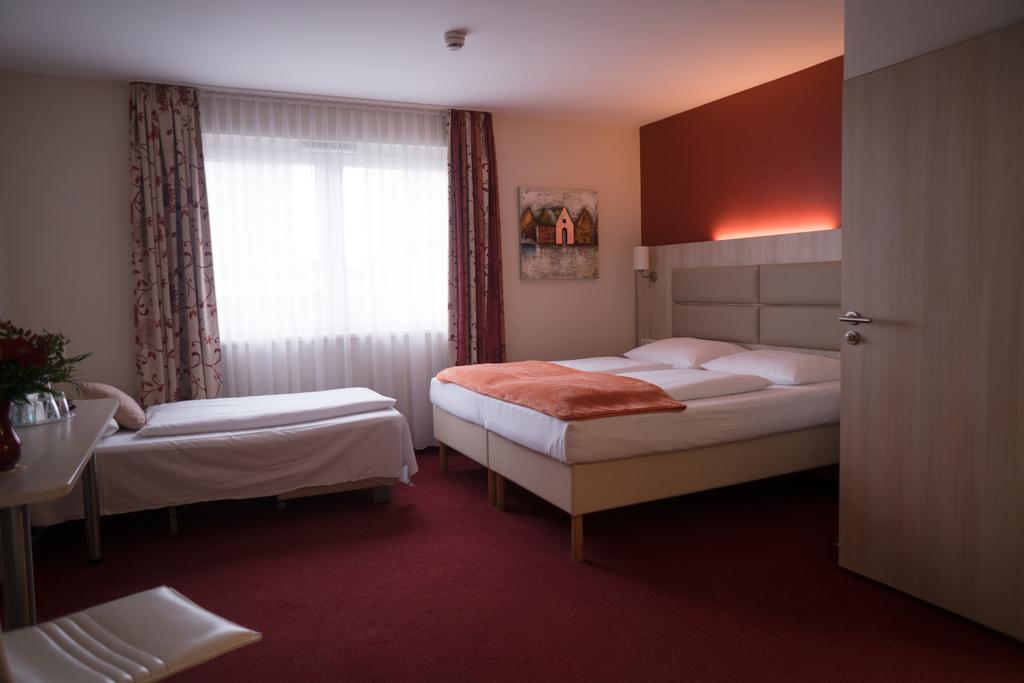 Hotel Roedelheimer Hof - Am Wasserturm Frankfurt am Main Ruang foto