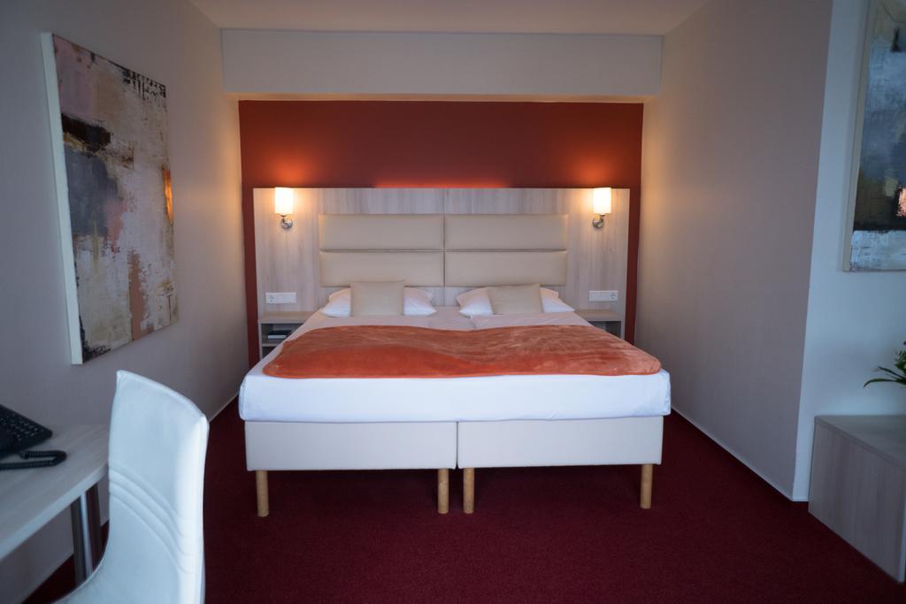 Hotel Roedelheimer Hof - Am Wasserturm Frankfurt am Main Ruang foto