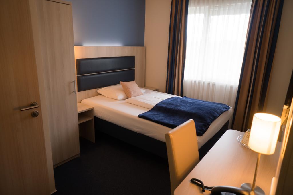 Hotel Roedelheimer Hof - Am Wasserturm Frankfurt am Main Ruang foto