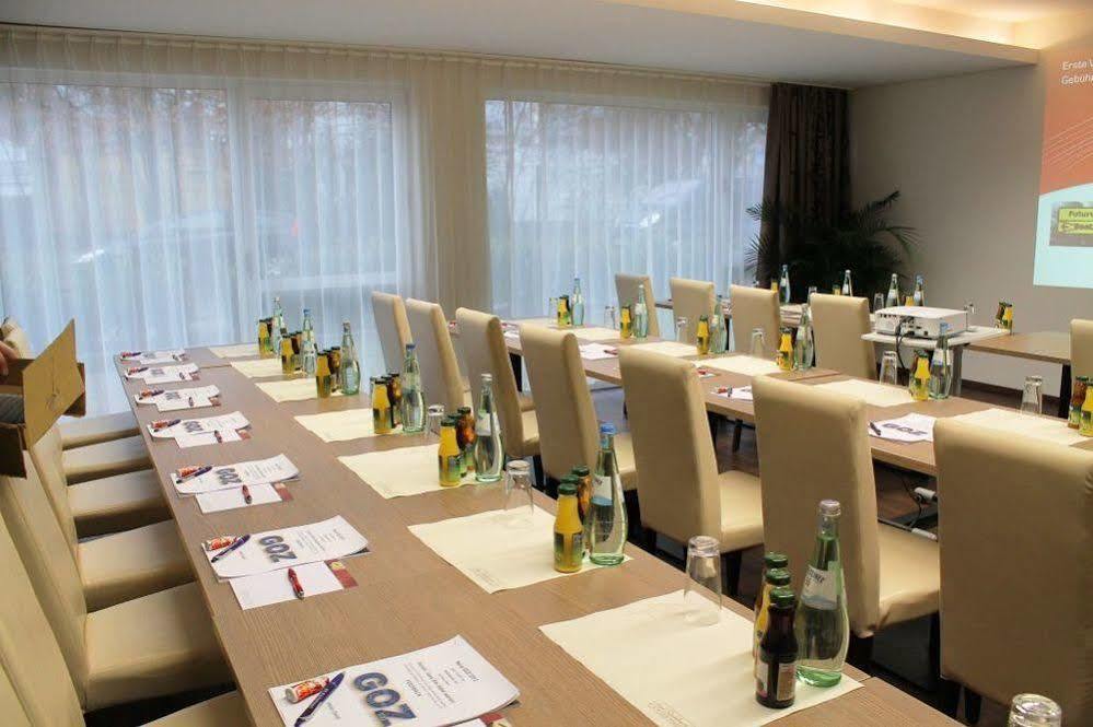 Hotel Roedelheimer Hof - Am Wasserturm Frankfurt am Main Bagian luar foto
